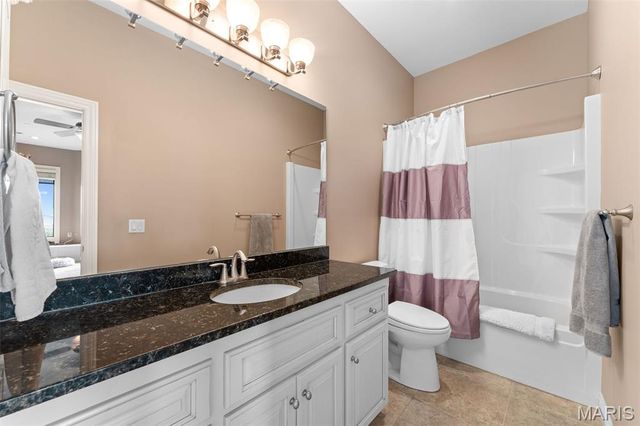 180 Crescent Circle, Hollister, MO 65672