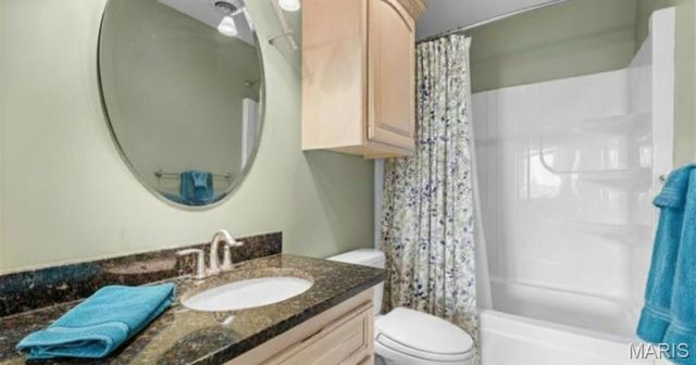 180 Crescent Circle, Hollister, MO 65672