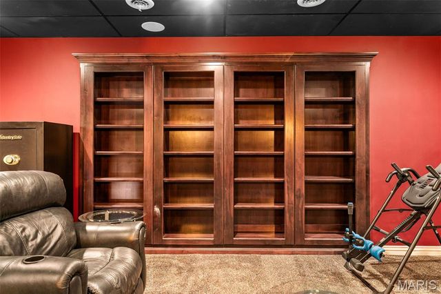 180 Crescent Circle, Hollister, MO 65672