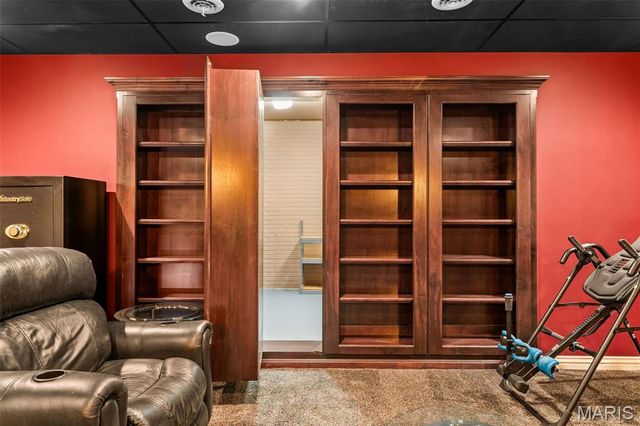 180 Crescent Circle, Hollister, MO 65672