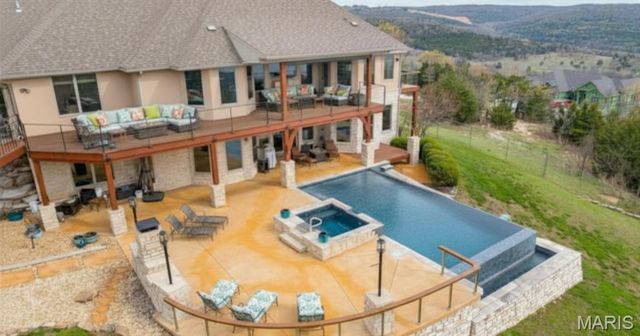 180 Crescent Circle, Hollister, MO 65672