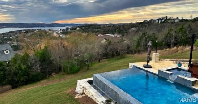 180 Crescent Circle, Hollister, MO 65672