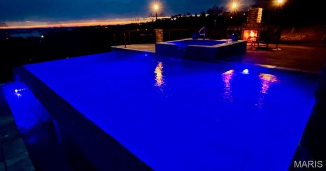 180 Crescent Circle, Hollister, MO 65672