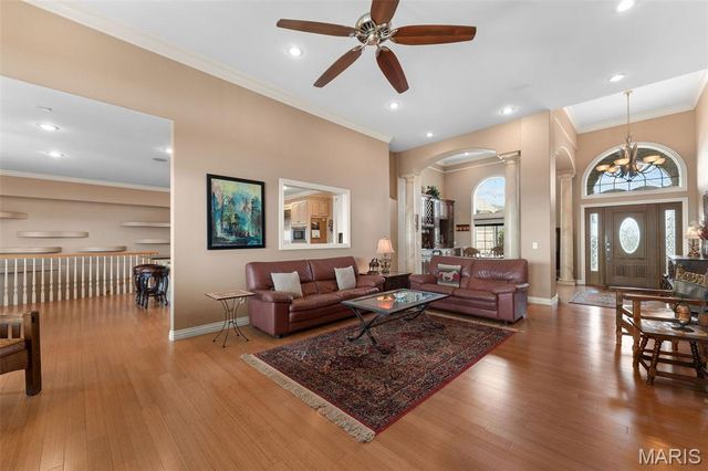 180 Crescent Circle, Hollister, MO 65672