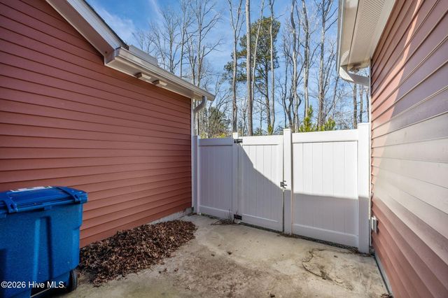 1819 Fox Den Way 5, Greenville, NC 27858