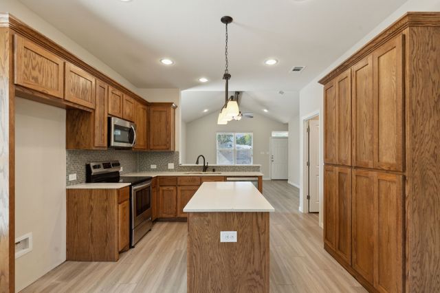 731 W Bond Street, Denison, TX 75020