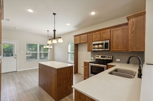 731 W Bond Street, Denison, TX 75020