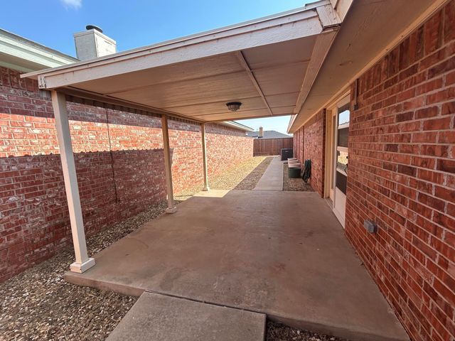 704 Hickory Street, Levelland, TX 79336