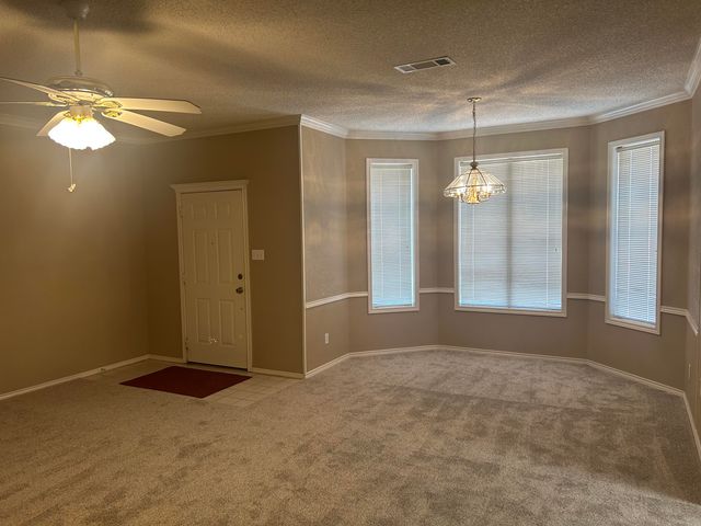 704 Hickory Street, Levelland, TX 79336