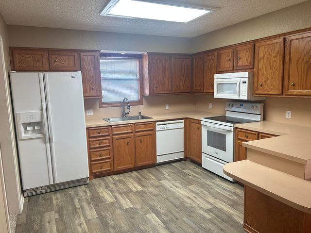 704 Hickory Street, Levelland, TX 79336