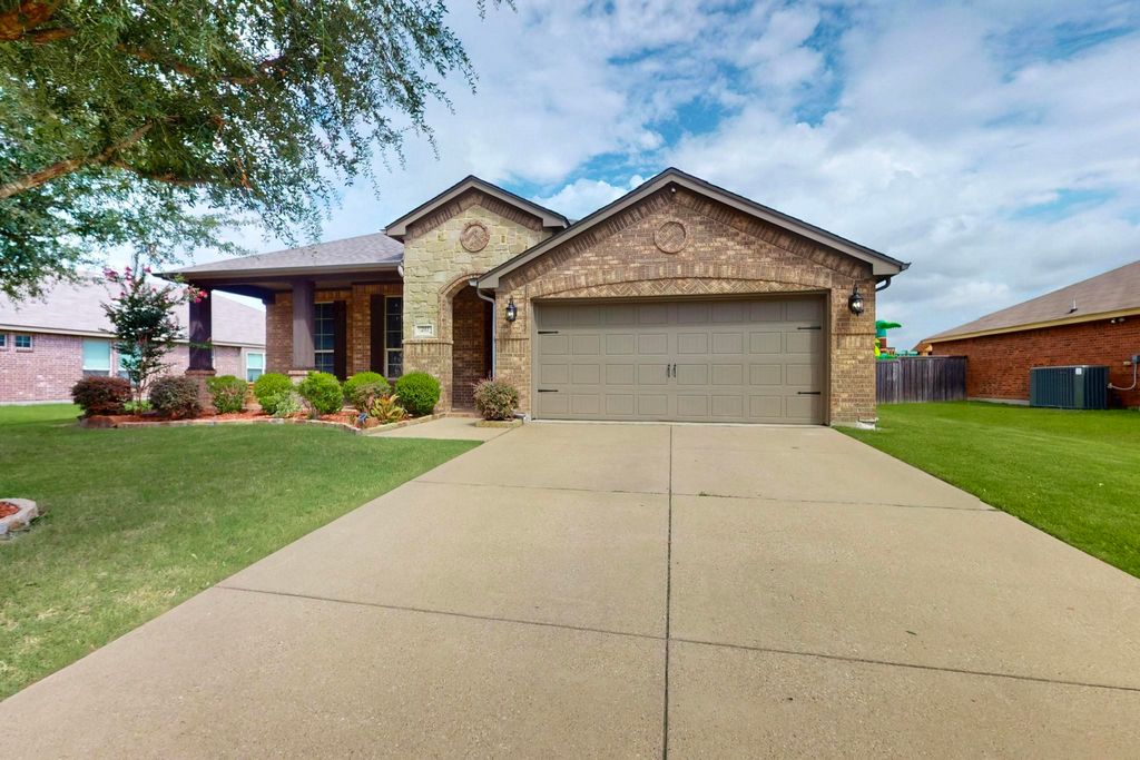 241 Wolf Drive, Forney, TX 75126