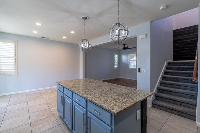 3258 Farleton Ln, Roseville, CA 95747