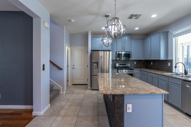 3258 Farleton Ln, Roseville, CA 95747