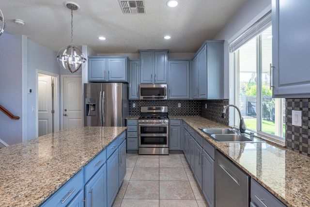 3258 Farleton Ln, Roseville, CA 95747