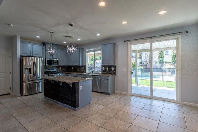 3258 Farleton Ln, Roseville, CA 95747