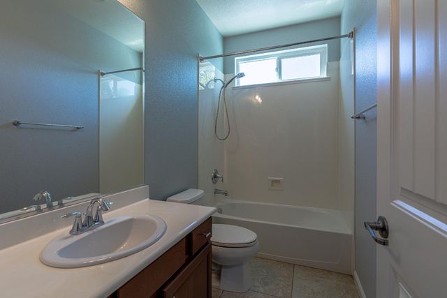 3258 Farleton Ln, Roseville, CA 95747