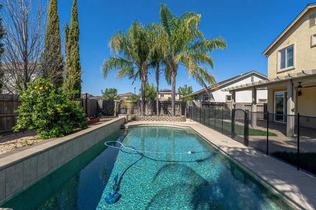 3258 Farleton Ln, Roseville, CA 95747