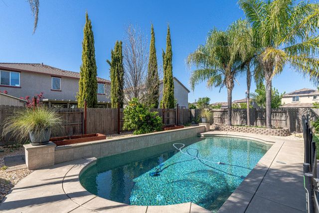 3258 Farleton Ln, Roseville, CA 95747