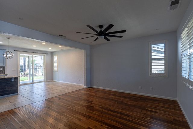 3258 Farleton Ln, Roseville, CA 95747