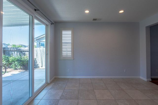 3258 Farleton Ln, Roseville, CA 95747