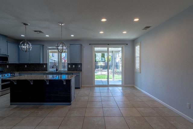 3258 Farleton Ln, Roseville, CA 95747