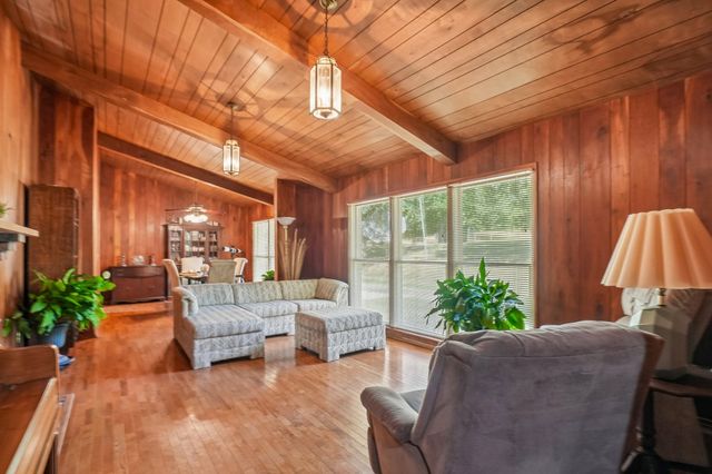 1071 Simms Heights Rd, Kingston Springs, TN 37082