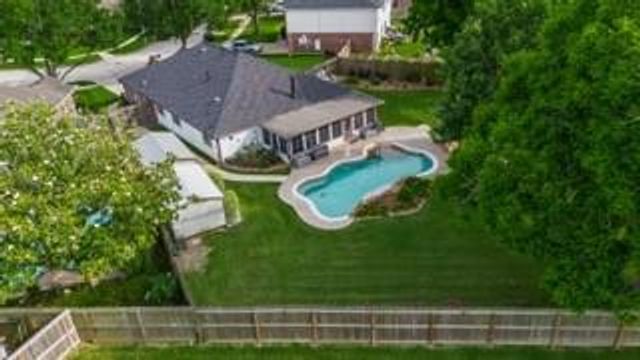 9209 Mahan Drive, La Porte, TX 77571