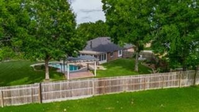 9209 Mahan Drive, La Porte, TX 77571