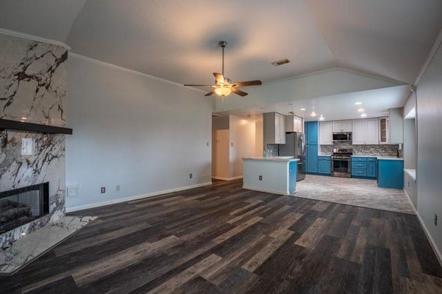 9209 Mahan Drive, La Porte, TX 77571