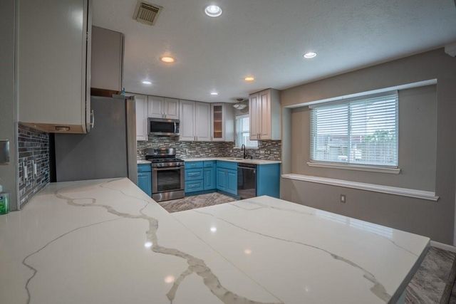 9209 Mahan Drive, La Porte, TX 77571