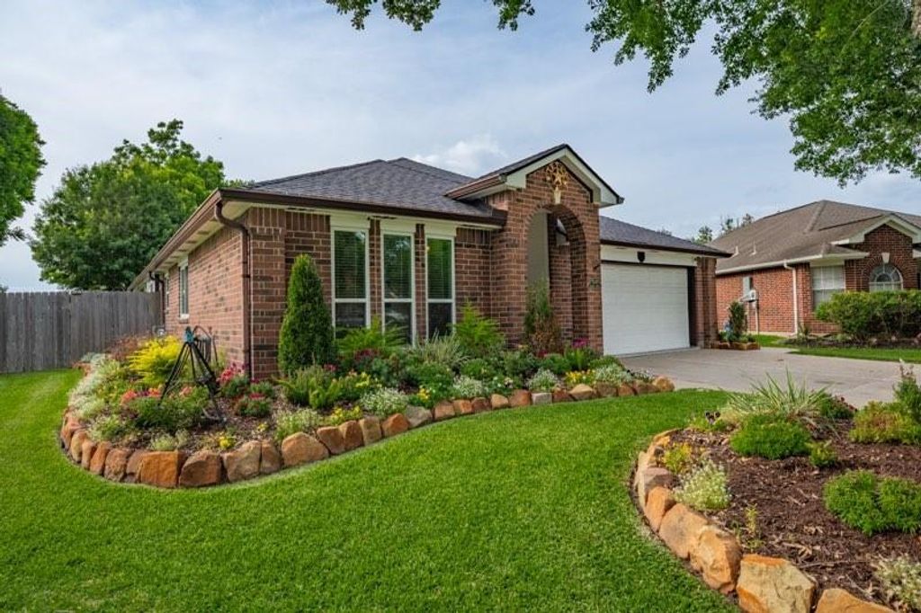 9209 Mahan Drive, La Porte, TX 77571