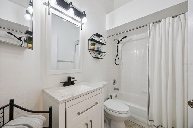 1047 ROYAL OAKS DRIVE, Apopka, FL 32703