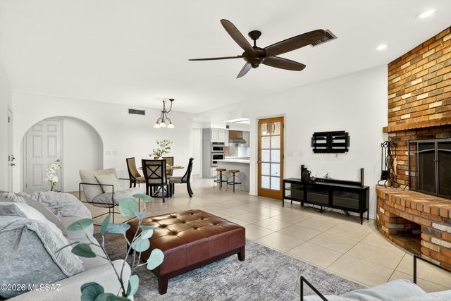 8625 N Sunnyslope Drive, Tucson, AZ 85704