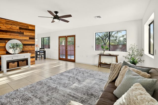 8625 N Sunnyslope Drive, Tucson, AZ 85704