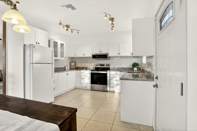 8625 N Sunnyslope Drive, Tucson, AZ 85704