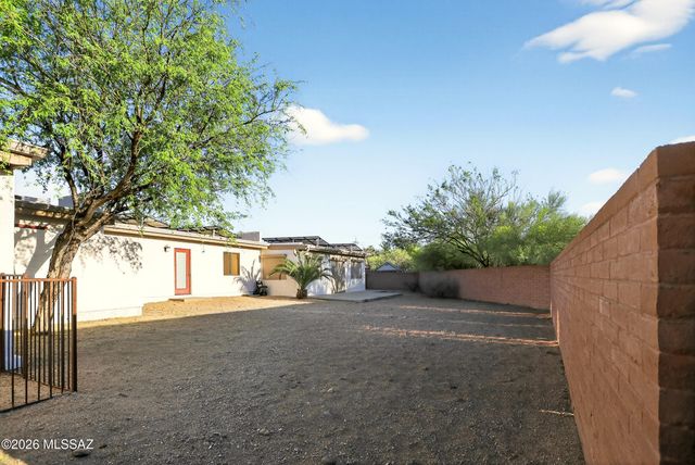 8625 N Sunnyslope Drive, Tucson, AZ 85704