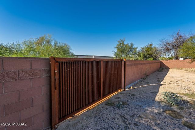 8625 N Sunnyslope Drive, Tucson, AZ 85704