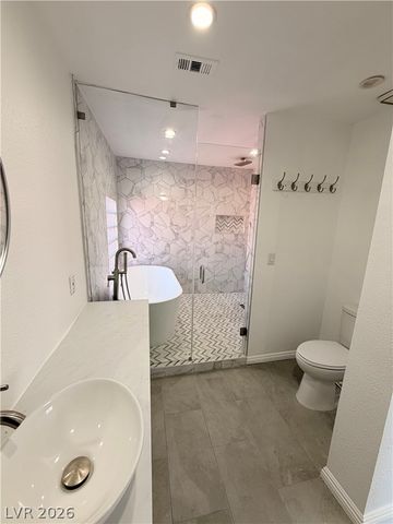 6237 Warm River Road, Las Vegas, NV 89108