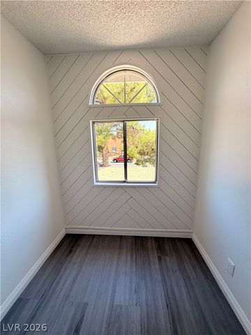 6237 Warm River Road, Las Vegas, NV 89108