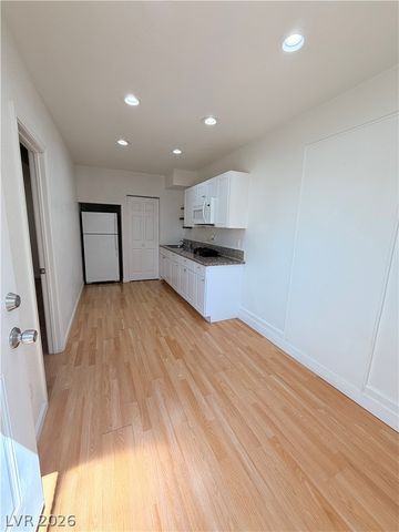 6237 Warm River Road, Las Vegas, NV 89108