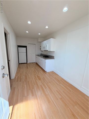 6237 Warm River Road, Las Vegas, NV 89108