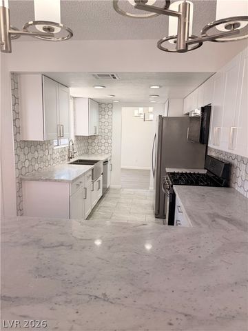 6237 Warm River Road, Las Vegas, NV 89108