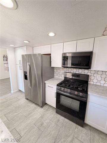 6237 Warm River Road, Las Vegas, NV 89108