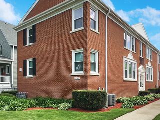 1135 Augusta Street 1, Oak Park, IL 60302