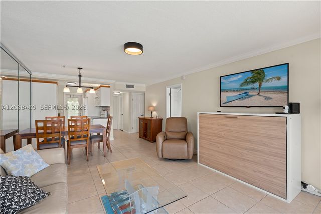 2600 Diana Dr 208, Hallandale Beach, FL 33009