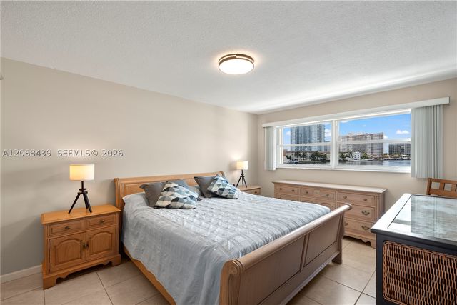 2600 Diana Dr 208, Hallandale Beach, FL 33009