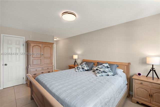 2600 Diana Dr 208, Hallandale Beach, FL 33009