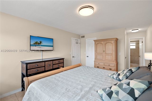 2600 Diana Dr 208, Hallandale Beach, FL 33009
