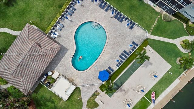 2600 Diana Dr 208, Hallandale Beach, FL 33009