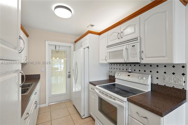 2600 Diana Dr 208, Hallandale Beach, FL 33009